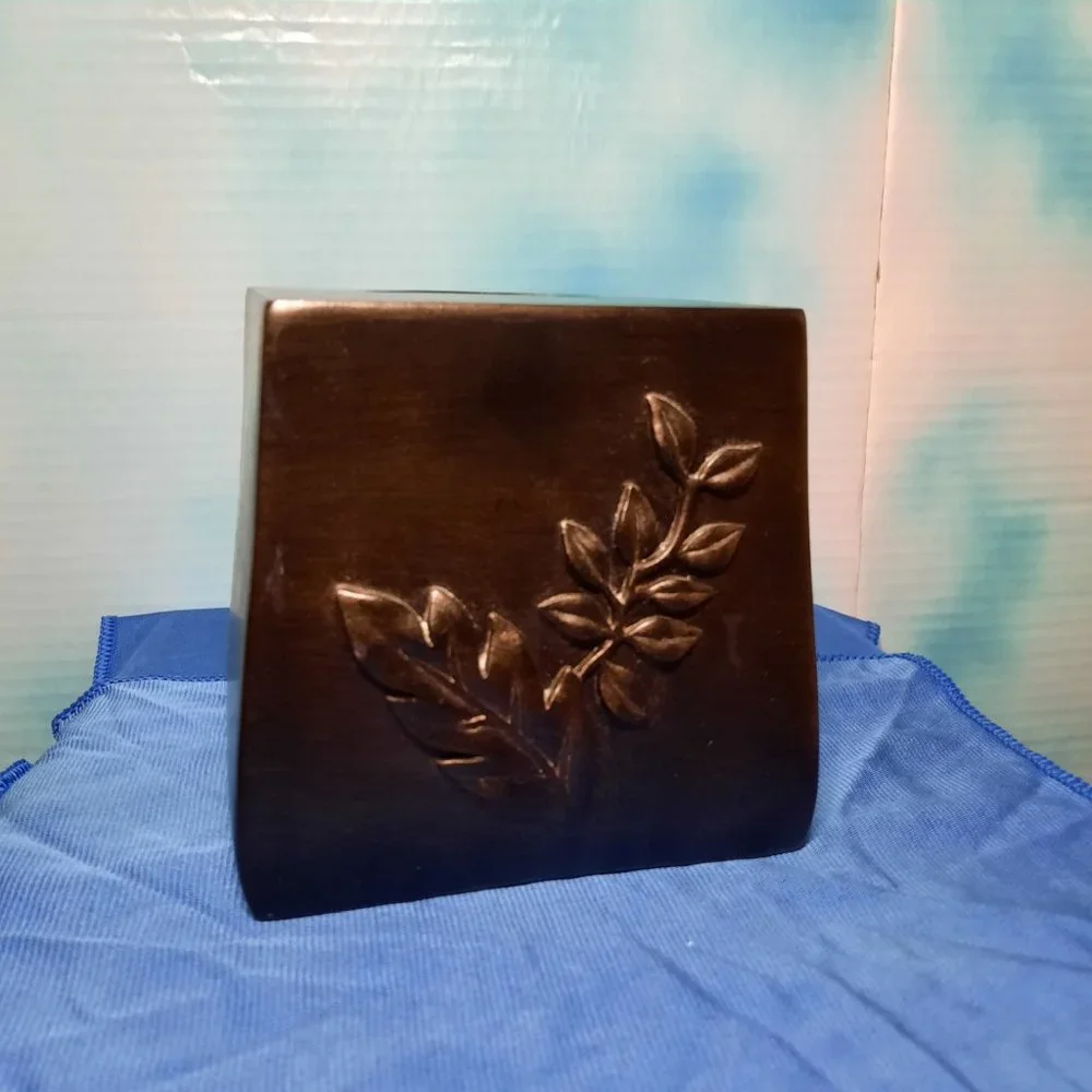 Decoritive Tissue Box - Picture 4 of 6